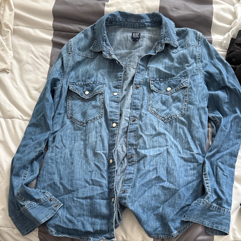 GAP Women’s Blue Denim shirt, pearl snaps, western